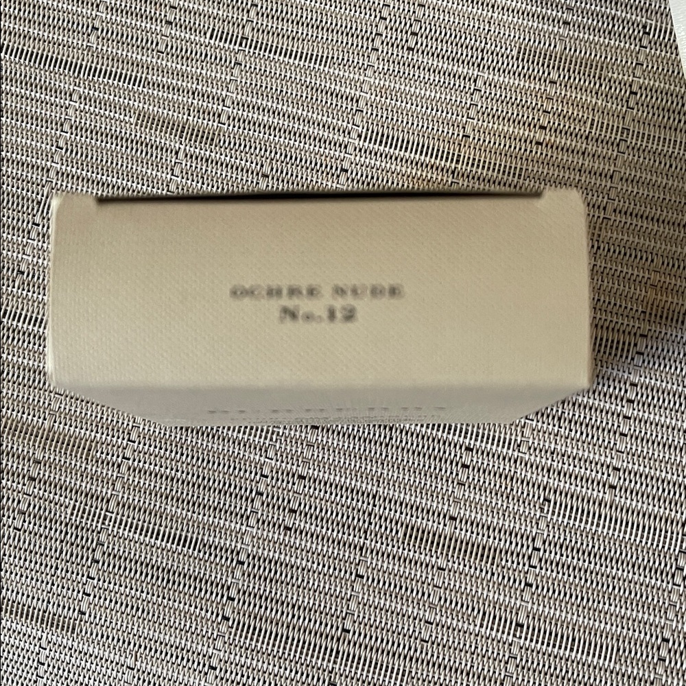 Burberry Natural Glow Foundation - Picture 3 of 4